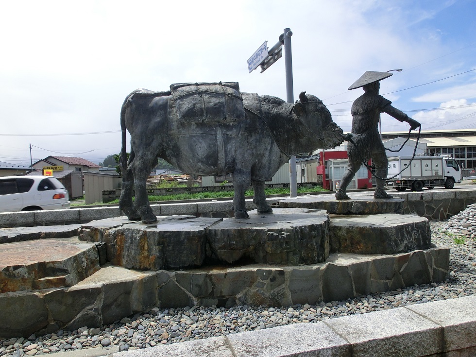 野田の牛方像