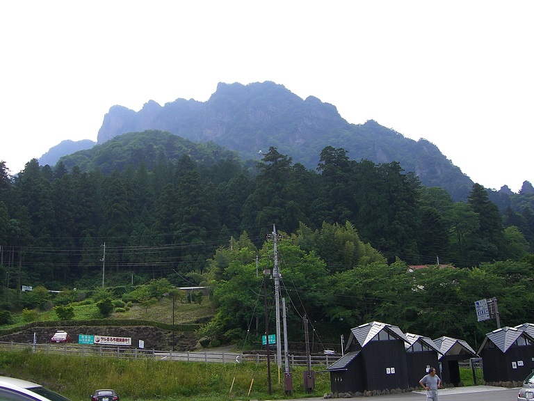 駅から見る妙義山
