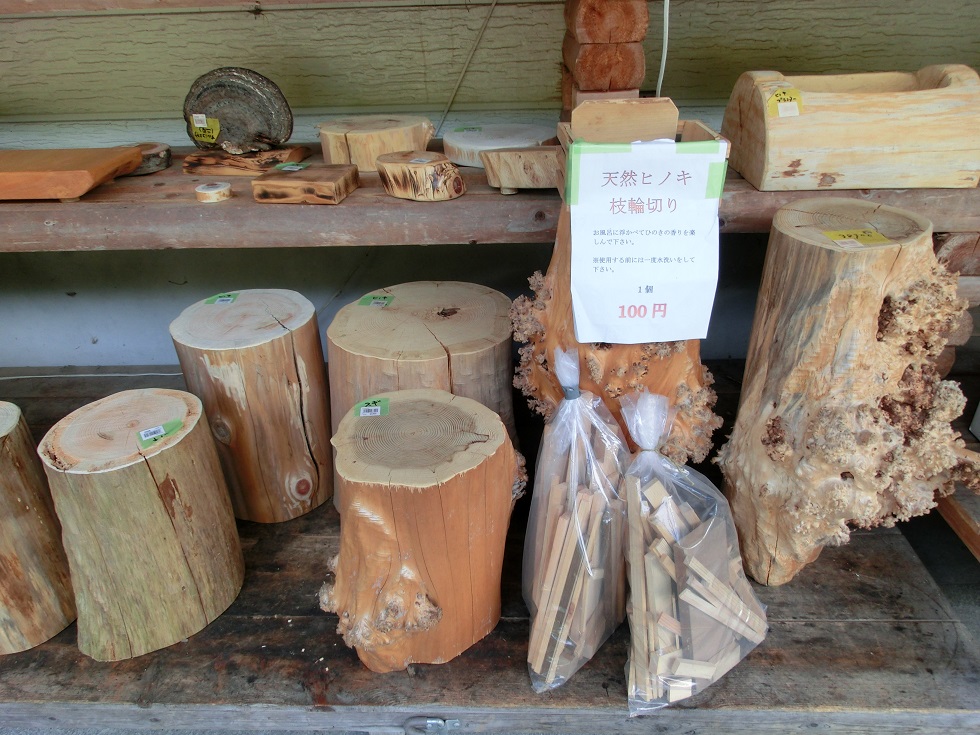 檜の輪切りと丸太の販売