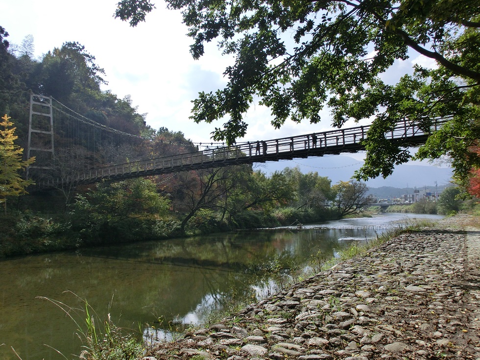 小田川と「からり橋」