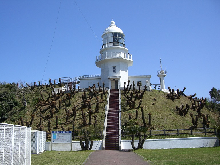 駅から南に20キロにある都井岬灯台