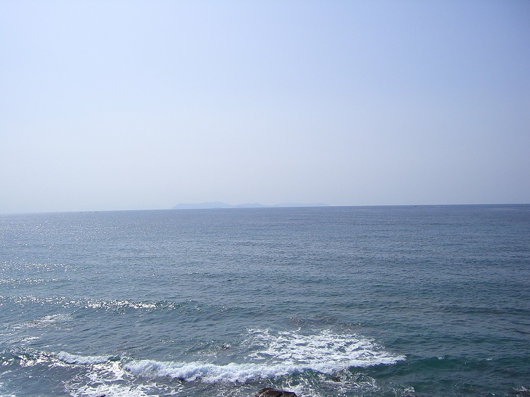 駅から見る東シナ海と甑島列島