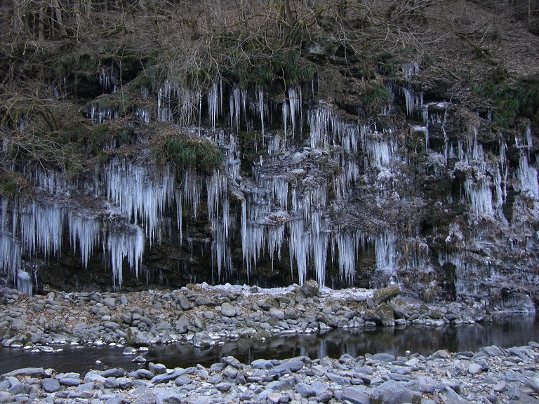 三十槌の氷柱