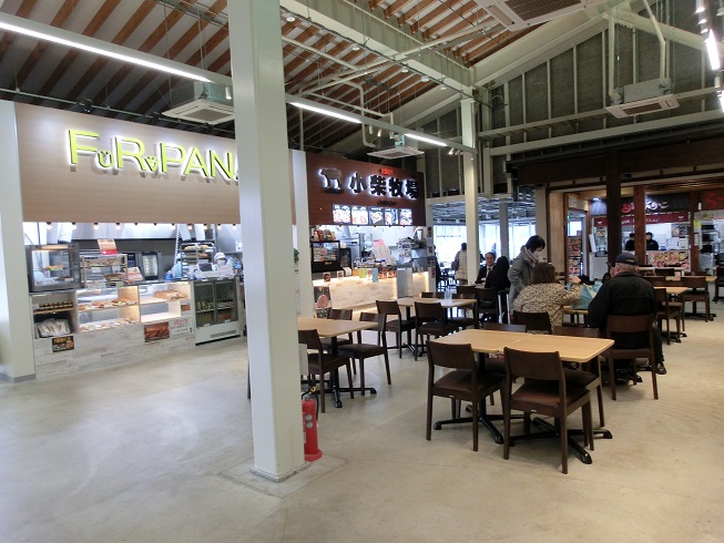 道の駅 | 富楽里とみやま | 建物の2階にあるフードコート