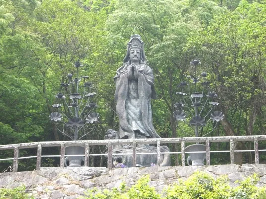 青銅製としては日本一の高さの越後胎内観音