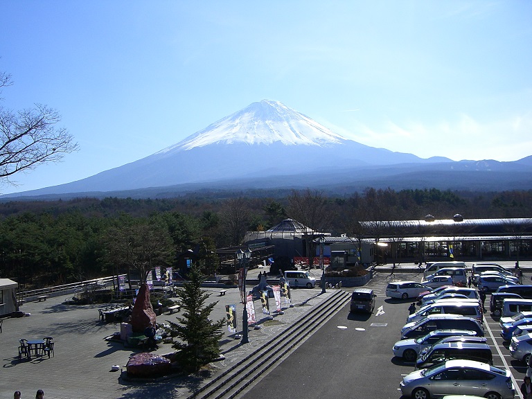 「道の駅　なるさわ」から見える富士山の写真