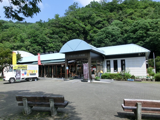 道の駅「しもべ」の物産館の写真