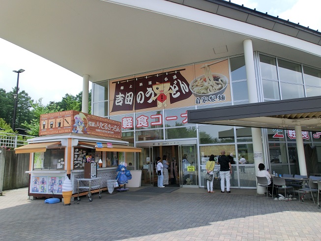 「吉田のうどん」を提供する軽食コーナーの写真