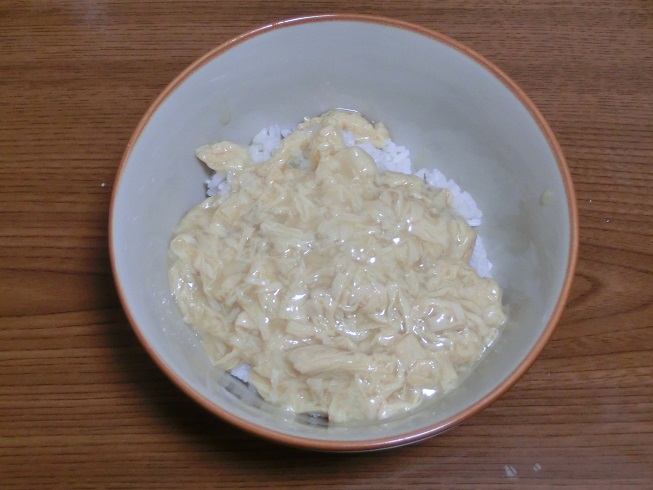 道の駅「みのぶ」の人気商品「身延のゆば丼」をご飯に盛り付けた写真