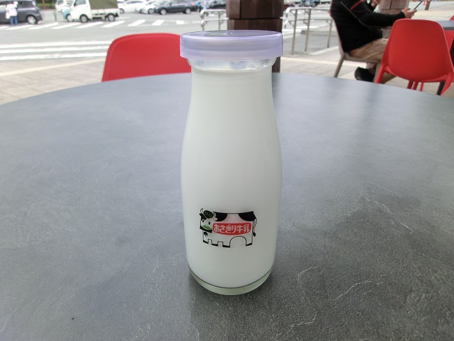 道の駅「朝霧高原」の名物「あさぎり牛乳」の写真