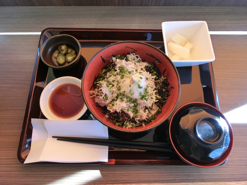 道の駅　風のマルシェ御前崎 | たわら屋の「しらす丼」