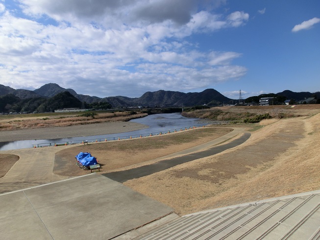 道の駅 | 伊豆ゲートウェイ函南 | 駅横を流れる狩野川