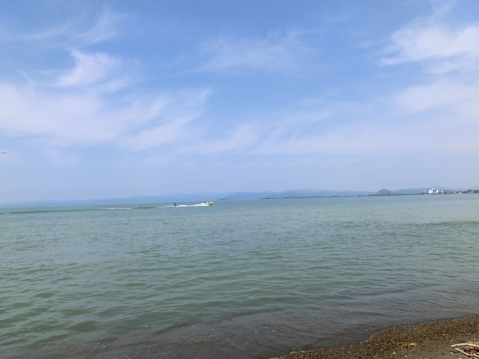 駅から見る琵琶湖の風景