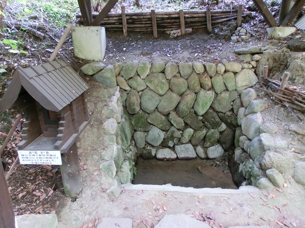 楠公産湯の井戸の写真