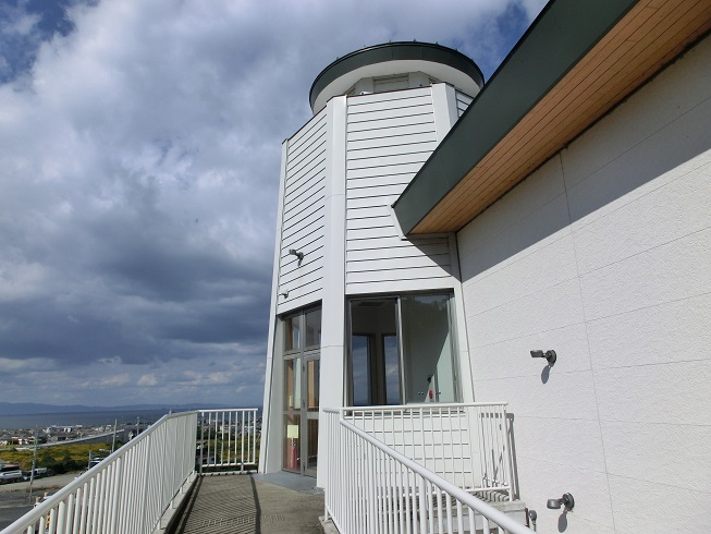「道の駅　みさき」の灯台の形をした展望台の写真
