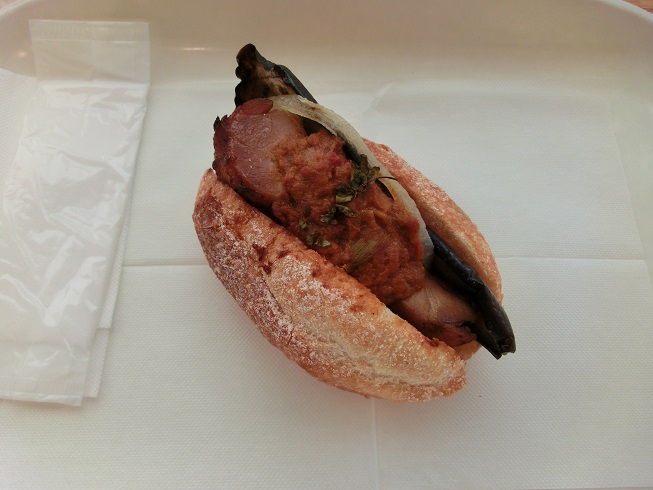 パン工房で販売されている金賞受賞のカレーパンの写真