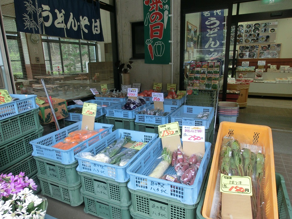 「道の駅　ハチ北」の農作物販売の写真