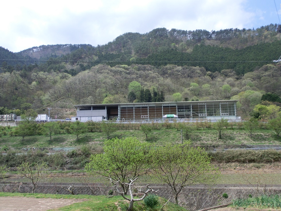 「道の駅　フレッシュあさご」の駅施設遠景の写真