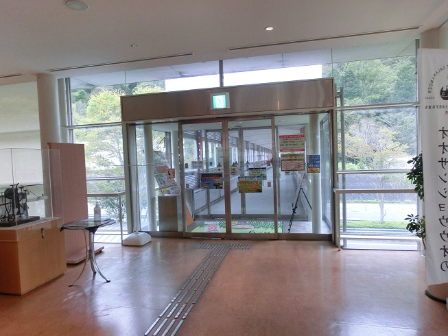 「道の駅　フレッシュあさご」の下り線連絡橋の写真