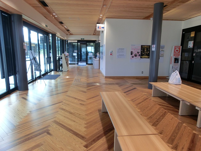 「道の駅　クロスウェイなかまち」の休憩室の写真