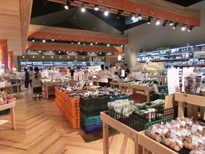 「道の駅　クロスウェイなかまち」の物産館の写真