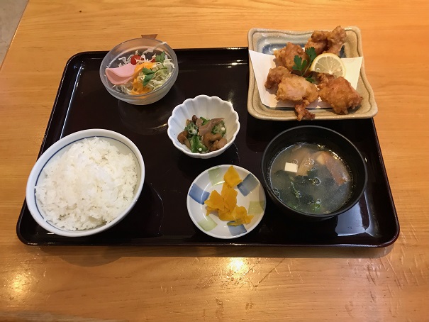 道の駅　たからだの里さいた | 食事処「日だまり」の唐揚げ定食